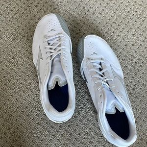 Mizuno cleats never worn